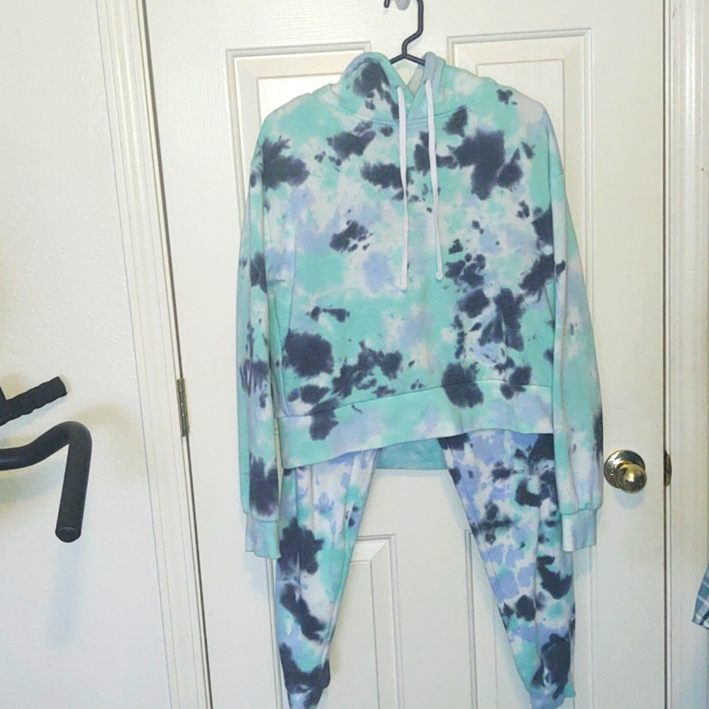 Reflex Tie Dye sweatshirt and sweatpants
